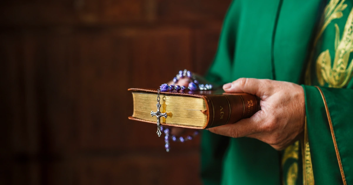 Purple Rosary Meaning: Penance, Royalty, and the Catholic Seasons of Waiting